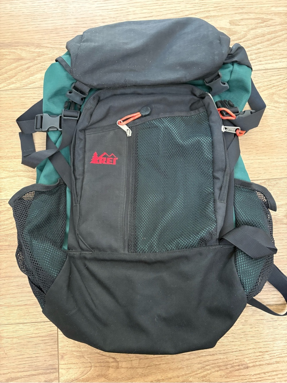 Vintage REI backpack Travel School Hiking Daypack Klettersack Green Pack Bag